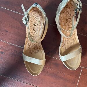 Elegant Tan Sandals